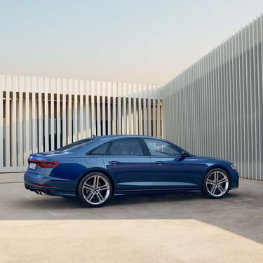 Side view Audi S8